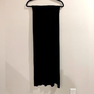 Black skirt with slit, size small